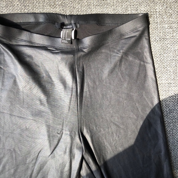 NWOT Forever 21 Black Faux Leather Leggings - Picture 3 of 4